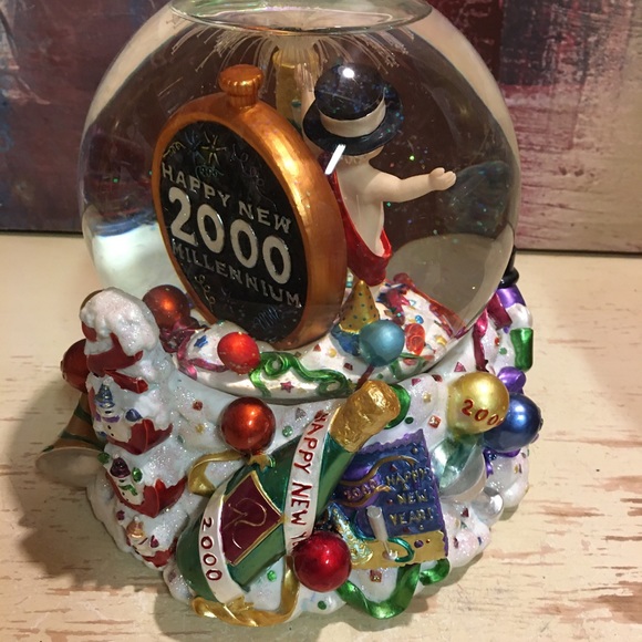 Christopher Radko Musical Snow Globe - Picture 4 of 12